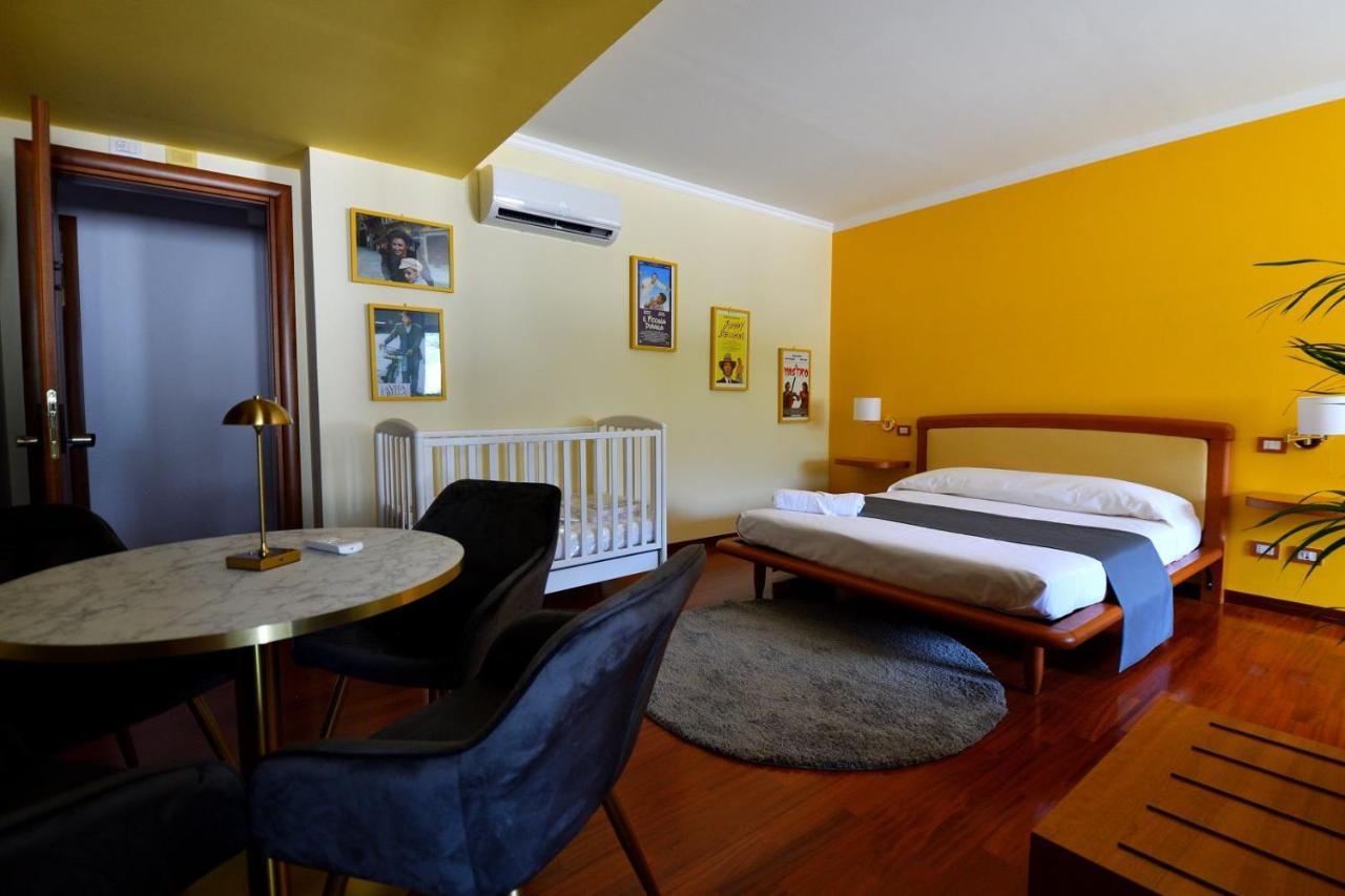 Bed and Breakfast Le Cinema à Formia Extérieur photo