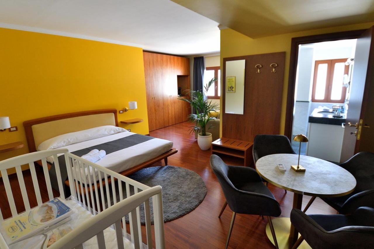 Bed and Breakfast Le Cinema à Formia Extérieur photo
