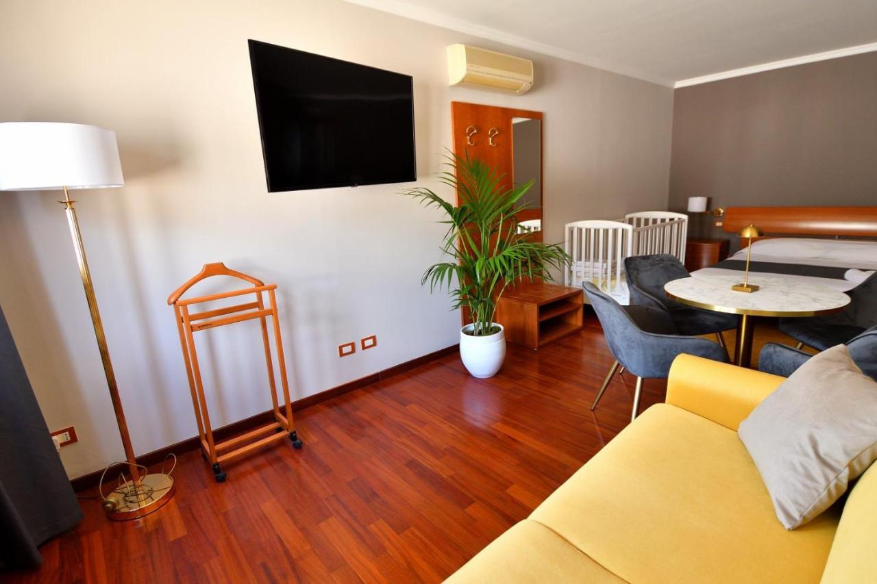 Bed and Breakfast Le Cinema à Formia Extérieur photo